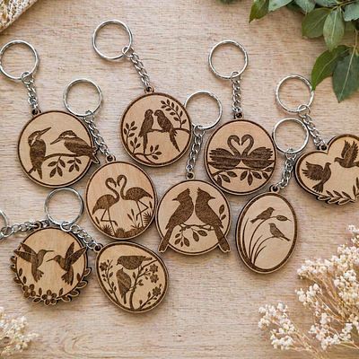 Porte-clé oiseaux en bois gravé